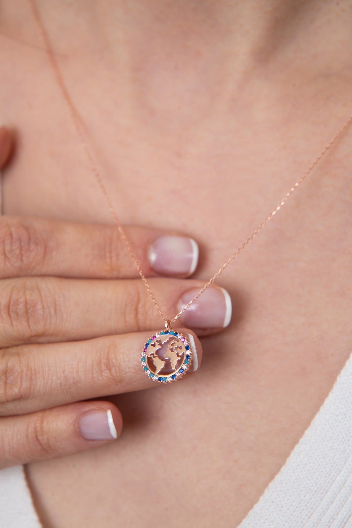 Collier en argent sterling 925 avec motif du monde pour femmes , vente en gros