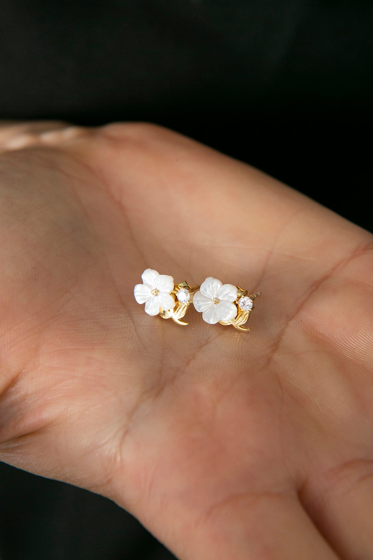 Wholesale Women's 925 Sterling Silver Magnolia Flower Earrings with Mother of Pearl