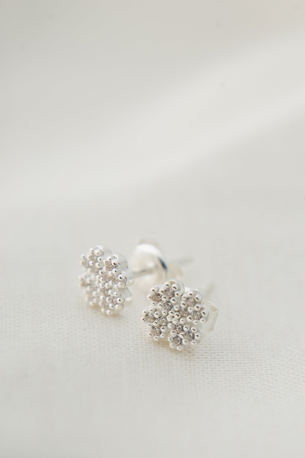 Wholesale Women's Flower Model 925 Sterling Silver Earrings