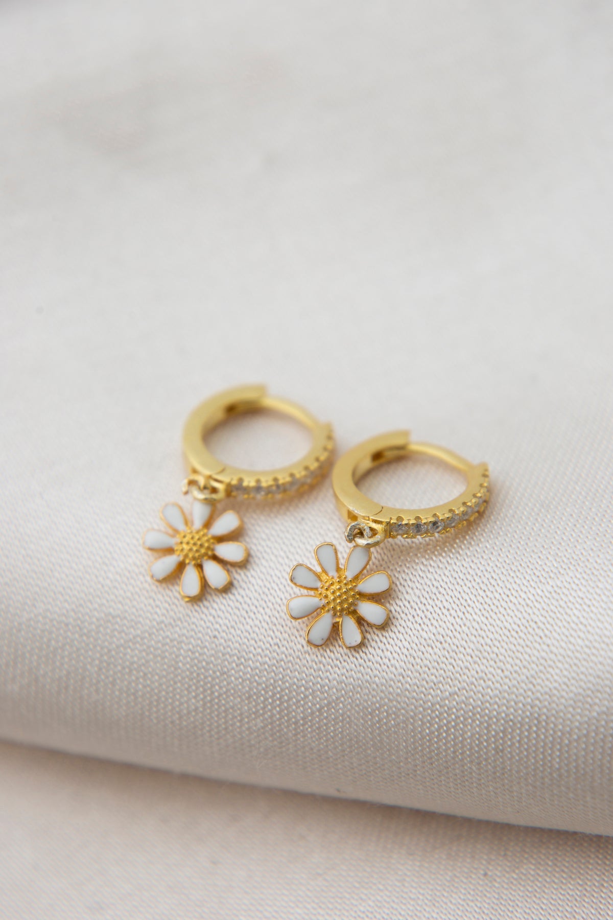 Wholesale Women's Daisy Design 925 Sterling Silver Earrings