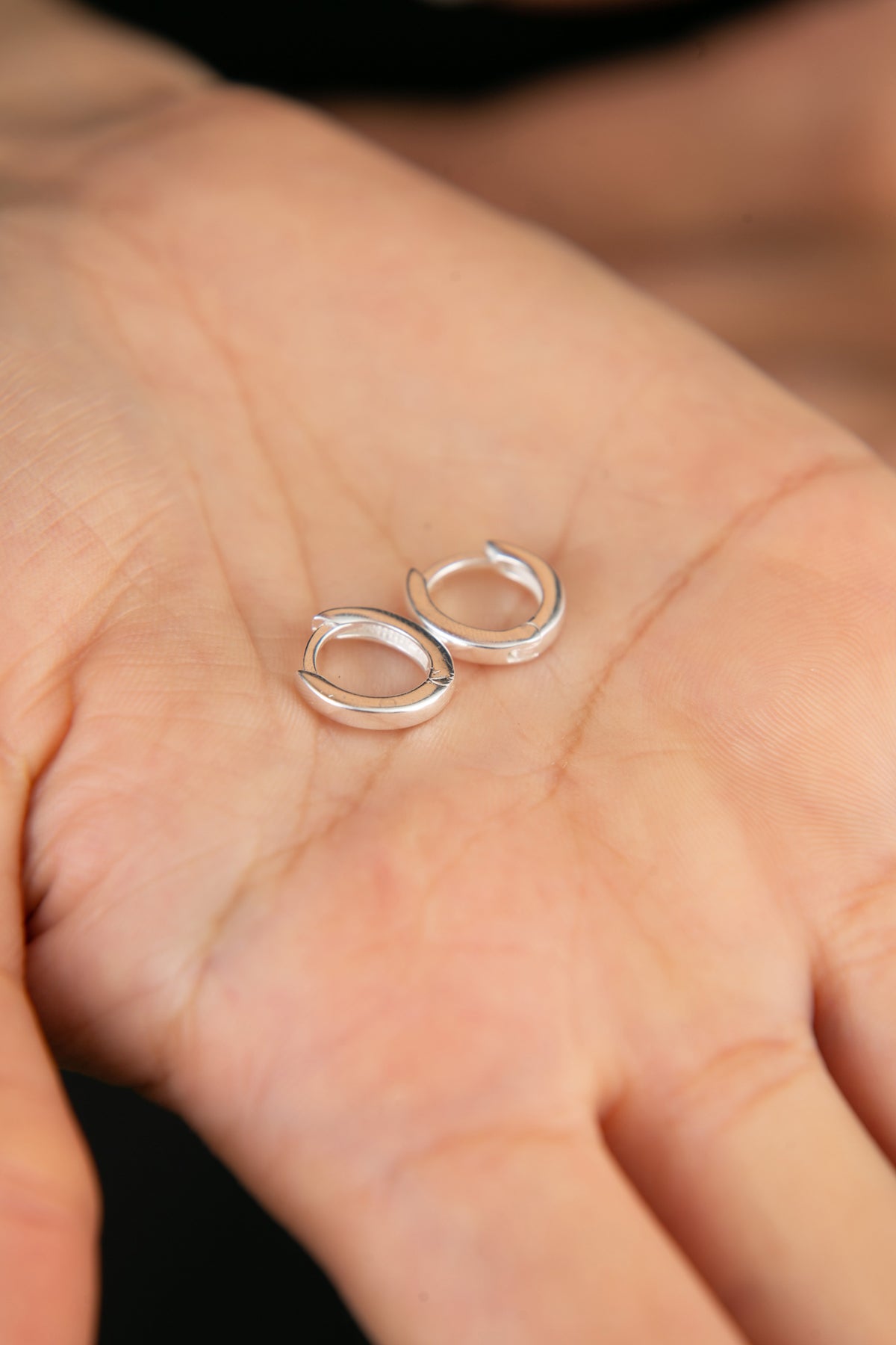 wholesale Women's Classic Hoop Earrings in 925 Sterling Silver