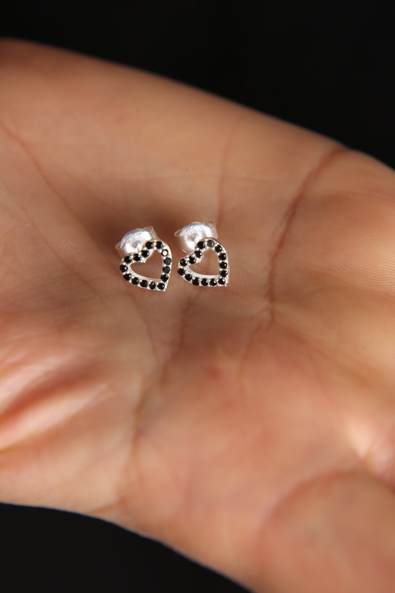 Wholesale women's black stone heart model 925 sterling silver earrings: