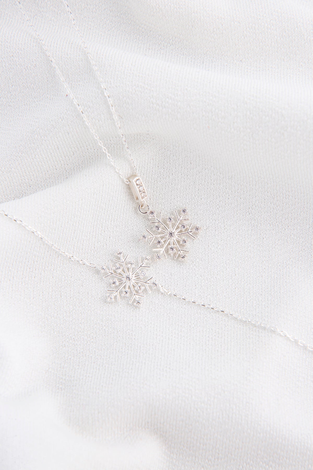 Wholesale Women's 925 Sterling Silver Snowflake Pendant Necklace and Earrings Set